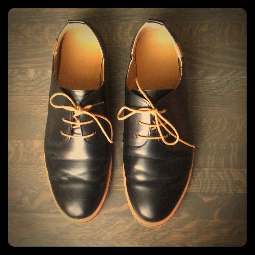 Casual dress shoes